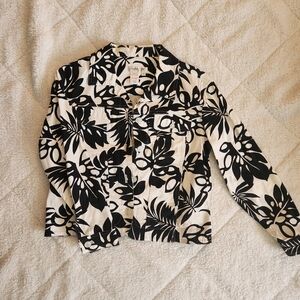 Medium Petite Coldwater Creek black & white floral denim jacket monstera leaf